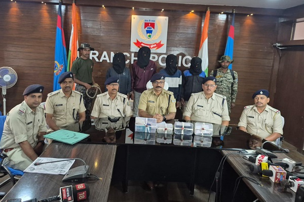 TSPC और नीरज साहू गैंग के नाम पर लेवी मांगने वाले चार धराये, SP क्या बता गये… देखें लेवी