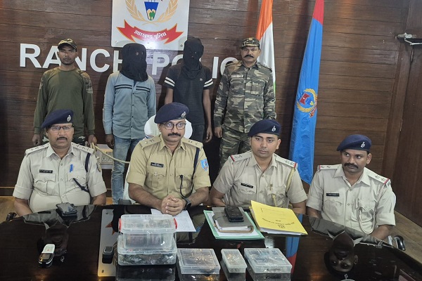 रंगदारी नहीं दी तो किया घर के बाहर बम धमाका, दो अपराधी चढ़े पुलिस के हत्थे रंगदारी