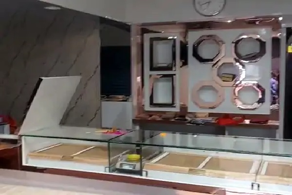 गार्ड का हाथ-पैर बांधकर जेवर और सीसीटीवी डीवीआर ले गए सीसीटीवी