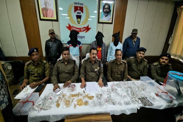 ज्वेलरी लूट का पुलिस ने 24 घंटे में किया खुलासा, तीन आरोपी गिरफ्तार पुलिस