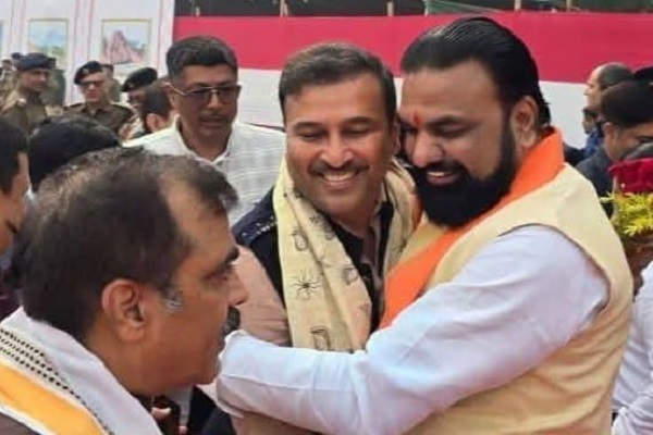 नीतीश के शपथ ग्रहण में शामिल हुए सुदेश महतो, कहा– बिहार की ऐतिहासिक जीत का असर झारखंड में भी दिखेगा सुदेश