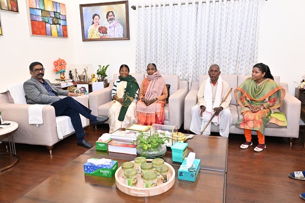 सविता कच्छप बनीं तकनीकी क्षेत्र की पहली आदिवासी रिसर्च स्कॉलर, सीएम हेमंत से की मुलाकात सीएम