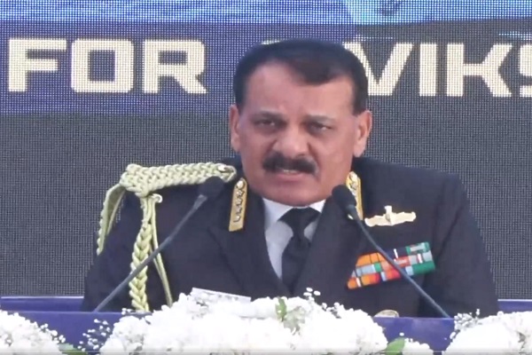 नौसेना प्रमुख का बड़ा बयान- ऑपरेशन सिंदूर अभी भी जारी नौसेना