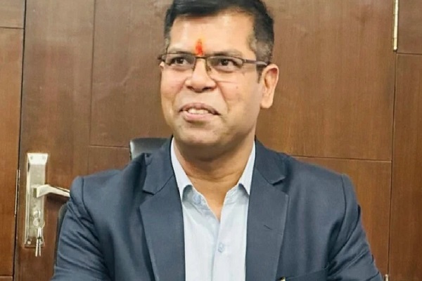 लोहरदगा DC का बना डाला फर्जी FB आईडी, फर्नीचर बेचने का भेज रहा मैसेज लोहरदगा