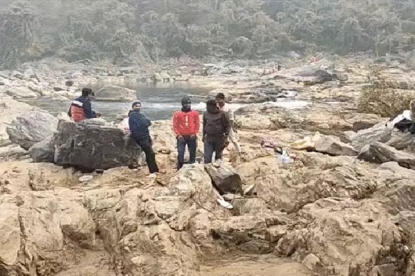हरि ओखर जलप्रपात बना सैलानियों का आकर्षण केंद्र हरि