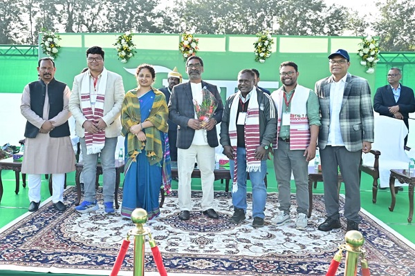 देशभर के आदिवासी प्रतिनिधियों से मिले सीएम हेमंत, बोले– हम बिखरे नहीं, एक मजबूत समुदाय हैं हेमंत