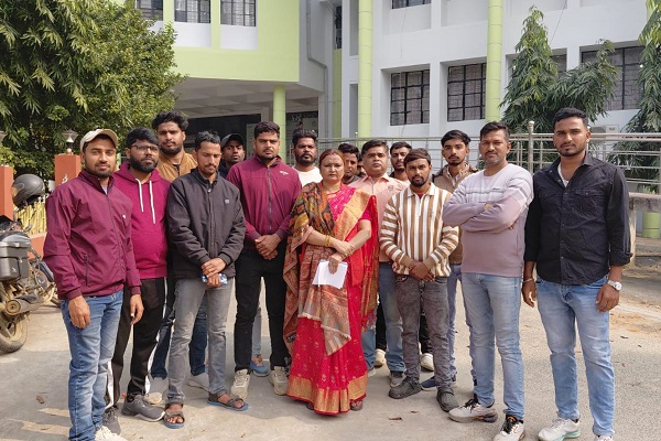 उत्पाद विभाग टेंडर में भुगतान विवाद गरमाया, कर्मियों ने डीसी से की फरियाद उत्पाद