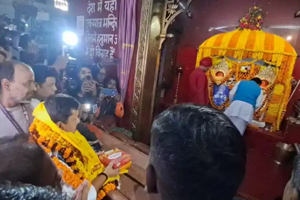दिल्ली रवाना होने से पहले भाजपा के राष्ट्रीय कार्यकारी अध्यक्ष नितिन नबीन ने पटना के महावीर मंदिर में की पूजा भाजपा