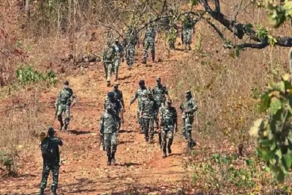 बीजापुर एनका’उंटर अपडेट : खूंखार मोडियामी वेल्ला सहित 12 नक्सली ढेर, DRG के तीन जवान शहीद नक्सली