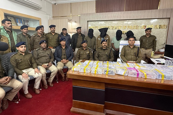 ज्वेलरी दुकान में भयंकर डकैती, चार गिरफ्तार, भारी मात्रा में सोना-चांदी बरामद डकैती