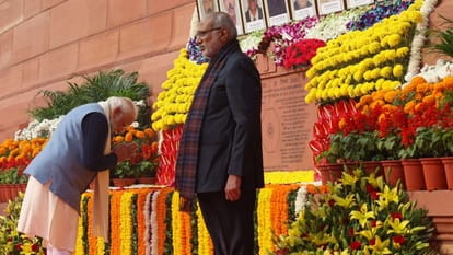 संसद हमले की 24वीं बरसी: शहीदों को नमन, देश ने किया बलिदान को याद