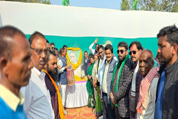 दिशोम गुरु शिबू सोरेन को जामताड़ा में भावभीनी श्रद्धांजलि, जयंती पर जुटे नेता और ग्रामीण दिशोम