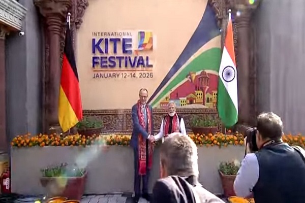 पीएम मोदी और जर्मन चांसलर मर्ज ने अहमदाबाद में काइट फेस्टिवल में लिया हिस्सा पीएम