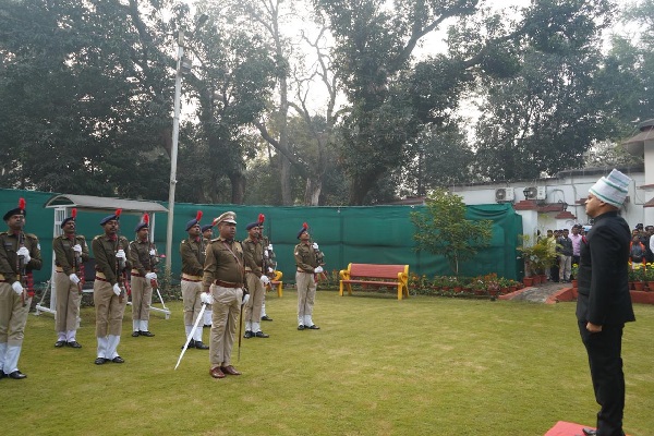 77वां गणतंत्र दिवस : डीसी कर्ण सत्यार्थी ने अपने कार्यालय परिसर में किया झंडोत्तोलन झंडोत्तोलन