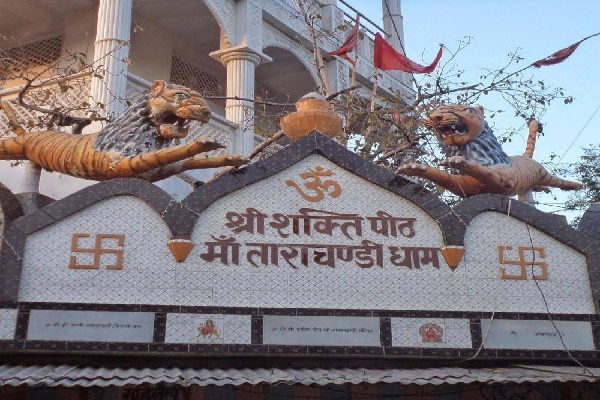 नए साल 2026 के पहले दिन ताराचंडी देवी मंदिर में उमड़ी श्रद्धालुओं की भीड़ साल