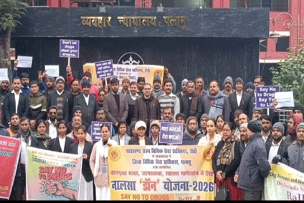 पलामू में नशा मुक्ति को लेकर यादगार रैली, न्यायिक अधिकारी रहे आगे