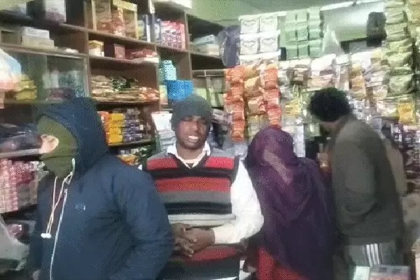 रात के अंधेरे में राशन दुकान में सेंधमारी, 1.52 लाख का सामान ले उड़े चोर
