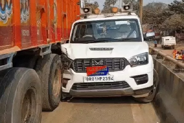 बालू माफिया का दुस्साहस, DSP की गाड़ी को ट्रक ने बनाया निशाना, चालक गिरफ्तार DSP