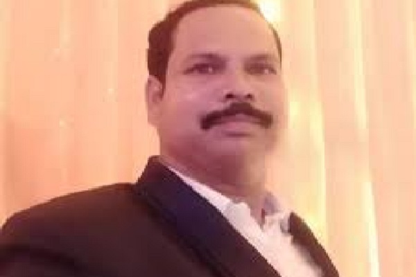 घर में फंदे पर लटकी मिली बैंक कर्मचारी की बॉडी, परिजन नदी गये थे नहाने सुबह