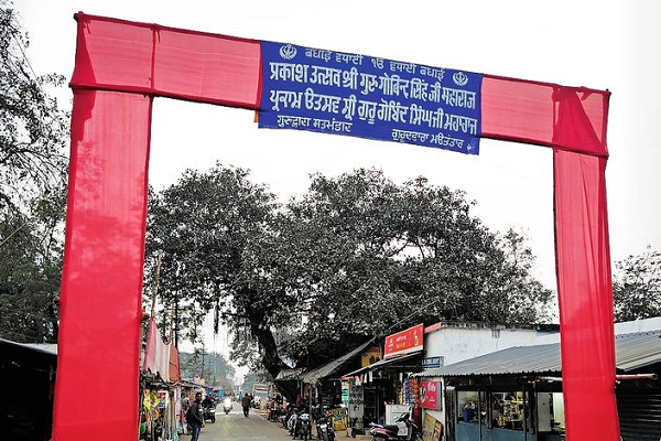 नगर कीर्तन, अखंड पाठ और लंगर के साथ घाटशिला में मनाया जा रहा प्रकाश पर्व प्रकाश