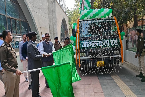 रांची में राष्ट्रीय सड़क सुरक्षा माह 2026 की शुरुआत, डीसी भजंत्री ने जागरूकता रथ को दिखायी हरी झंडी सड़क