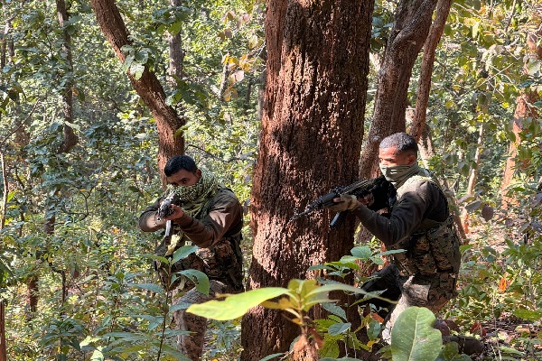 चाईबासा के पोड़ाहाट जंगल में मुठभेड़, 1-2 उग्रवादियों के मारे जाने की खबर नक्सलियों