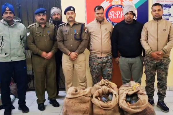 सासाराम स्टेशन पर RPF की बड़ी कार्रवाई, कालका मेल से 311 जिंदा कछुए बरामद कछुए