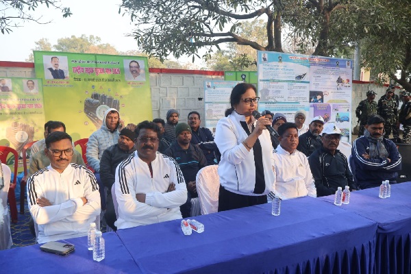 सिमडेगा में “रन फॉर रोड सेफ्टी” मैराथन का आयोजन, लोगों को सड़क सुरक्षा के प्रति किया जागरूक सिमडेगा
