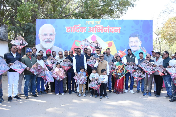 नमो पतंग महोत्सव का संजय सेठ ने किया उद्घाटन, बोले- भारतीय सेना का साहस देश की सबसे बड़ी ताकत संक्रांति