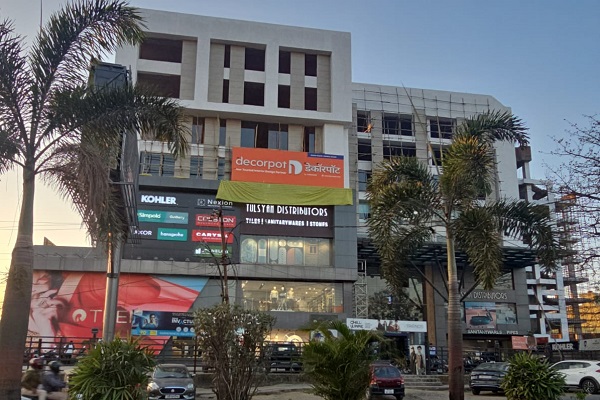 बिना वैध मंजूरी के हो रहा था निर्माण, निगम ने रुकवाया काम निर्माण