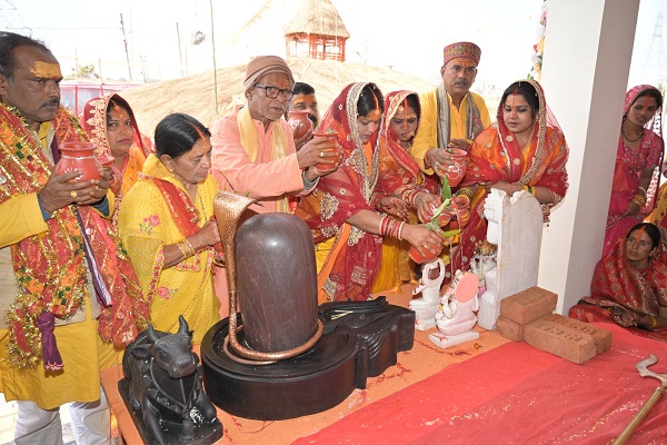 नवनिर्मित चार मंदिरों में प्राण प्रतिष्ठा की तैयारी, गाजे-बाजे के साथ हुई नगर परिक्रमा मंदिरों