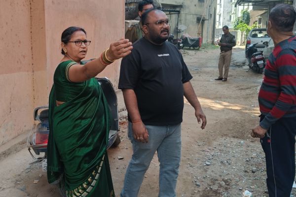 महिला के गले से झपट ली सोने की चेन, पुलिस जांच में जुटी महिला
