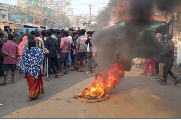 झरिया नगर निगम चुनाव में हिंसा : टायर जला किया प्रदर्शन, मतदान प्रभावित चुनाव