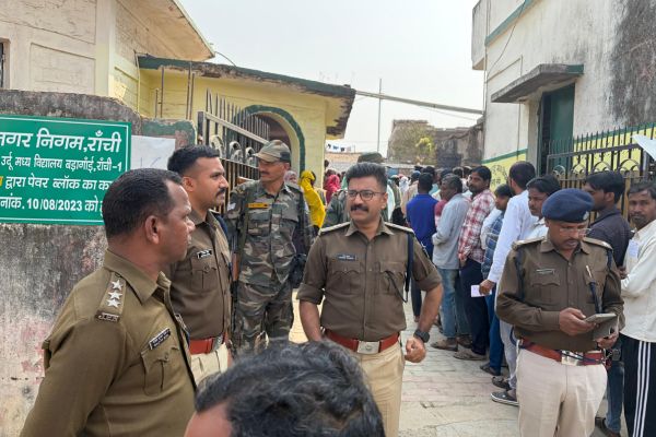 रांची निकाय चुनाव 2026 : बूथों पर सुरक्षा का कड़ा पहरा, रूरल और ट्रैफिक एसपी ने लिया जायजा निकाय