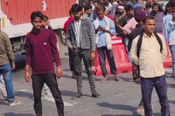 मुजफ्फरपुर में भीषण सड़क हादसा, 7 वर्षीय छात्रा की मौ’त सड़क