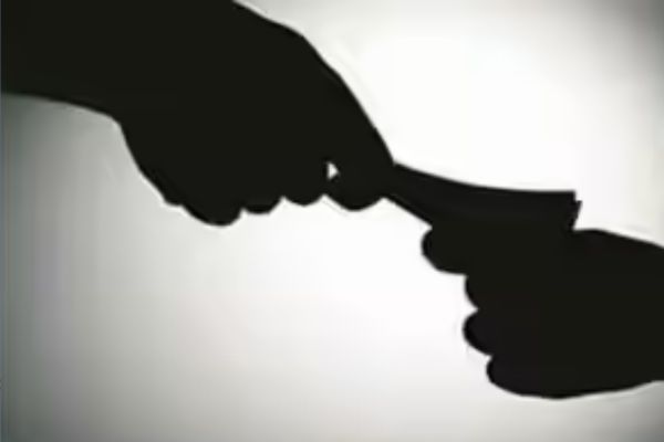 सिमडेगा में ओपी प्रभारी पर घूसखोरी का गंभीर आरोप, एसपी से की शिकायत ओपी