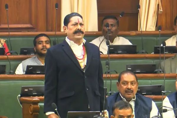 बिहार विस 2026 : जेल से निकल शपथ ग्रहण करने पहुंचे मोकामा विधायक अनंत सिंह अनंत