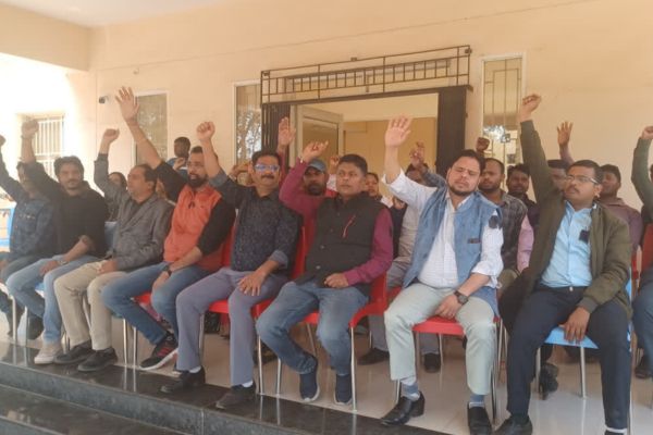DSPMU में पेन डाउन स्ट्राइक, कामकाज ठप DSPMU
