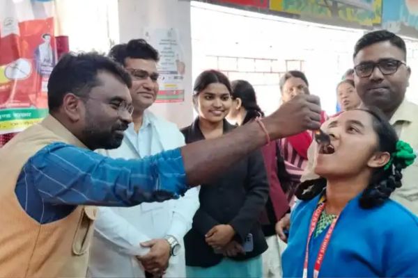 पोटका में फाइलेरिया उन्मूलन अभियान की शुरुआत, MLA संजीव सरदार ने खुद दवा खाकर किया शुभारंभ फाइलेरिया