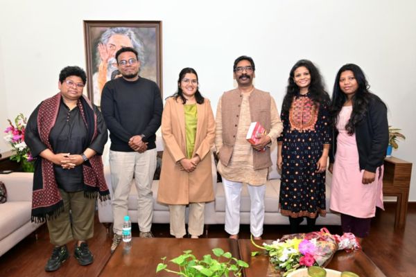 सीएम हेमंत से मिले ग्लोबल स्कॉलर्स, झारखंड की नई शैक्षणिक पहचान पर चर्चा सीएम