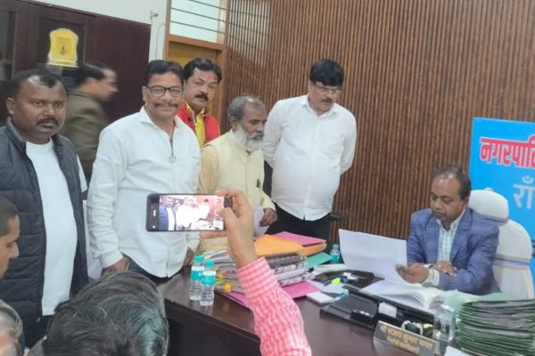 मेयर प्रत्याशी रौशनी खलखो पर आचार संहिता उल्लंघन का आरोप, निर्वाचन आयोग से शिकायत रौशनी खलखो