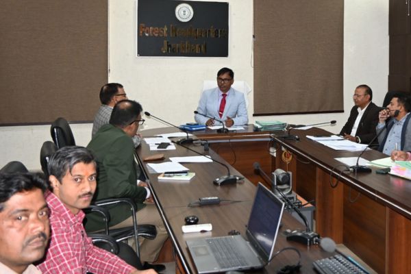 झारखंड में वनों की सुरक्षा अब सर्वोच्च प्राथमिकता, प्रधान मुख्य वन संरक्षक ने दिए अग्नि बचाव के सख्त निर्देश झारखंड