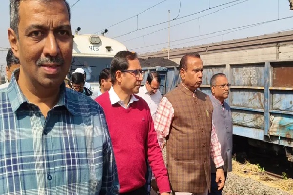 आदित्यपुर को सैटेलाइट स्टेशन बनाने की तैयारी, जीएम ने की समीक्षा रेलवे