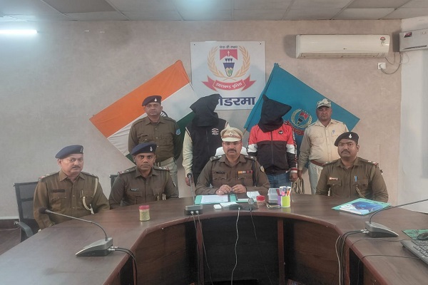 मुर्गी फार्म की आड़ में नकली शराब फैक्ट्री का भंडाफोड़, दो गिरफ्तार, मास्टरमाइंड फरार शराब