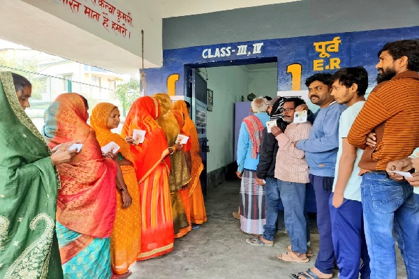 पाकुड़ में मतदान जारी, सुबह 11 बजे तक वोटिंग 27.69% मतदान