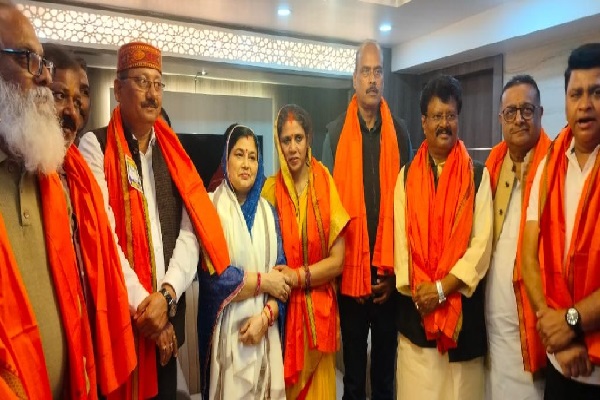 जमशेदपुर अध्यक्ष पद की उम्मीदवार नूतन सिंह ने वापस लिया नाम, रिंकू सिंह को दिया समर्थन