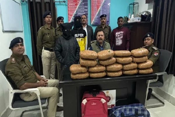 सासाराम जा रही गांजे की बड़ी खेप रांची में जब्त, युवक–युवती गिरफ्तार गांजा