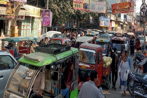 राजधानी में ई-रिक्शा बेलगाम, ट्रैफिक पुलिस परेशान, जनता त्रस्त ट्रैफिक