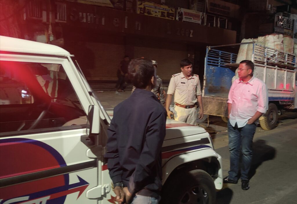 देर रात औचक निरीक्षण पर निकले SSP राकेश रंजन, ड्यूटी में लापरवाही पर PCR-02 के पदाधिकारी को किया सस्पेंड