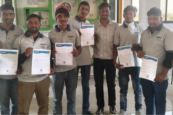 अदाणी फाउंडेशन की पहल रंग लाई, 45 युवाओं को मिला रोजगार अदाणी स्किल डेवलपमेंट सेंटर